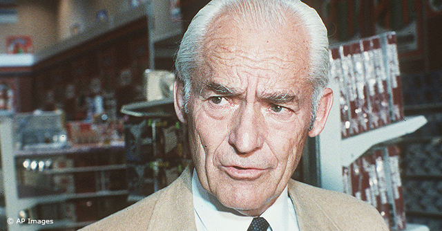 http://i.investopedia.com/inv/articles/slideshow/greatest-entrepreneurs/sam-walton.jpg